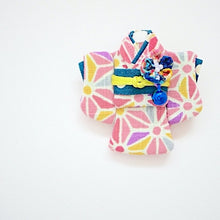 Load image into Gallery viewer, Light pink Kimono-shaped brooch, handmade
