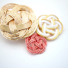Load image into Gallery viewer, three flowers brooch, Japanese traditional handcraft, handmade