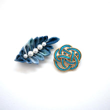 Load image into Gallery viewer, 2pcs blue brooch, Japanese traditional handcraft, handmade