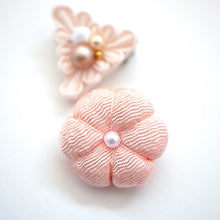 Load image into Gallery viewer, 2pcs light pink brooch, Japanese traditional handcraft, handmade