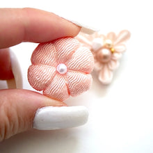 Load image into Gallery viewer, 2pcs light pink brooch, Japanese traditional handcraft, handmade