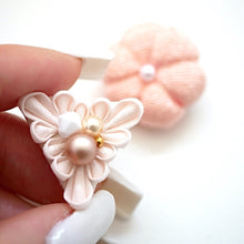 Load image into Gallery viewer, 2pcs light pink brooch, Japanese traditional handcraft, handmade