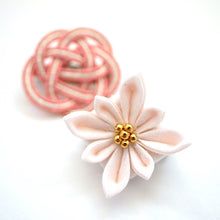 Load image into Gallery viewer, 2pcs light pink brooch, Japanese traditional handcraft, handmade