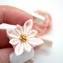 Load image into Gallery viewer, 2pcs light pink brooch, Japanese traditional handcraft, handmade