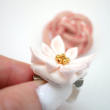 Load image into Gallery viewer, 2pcs light pink brooch, Japanese traditional handcraft, handmade