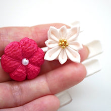 Load image into Gallery viewer, 2pcs pink brooch, Japanese traditional handcraft, handmade