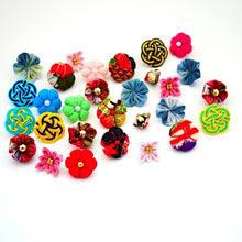 Load image into Gallery viewer, lapel pin 2pcs, Japanese traditional paper work