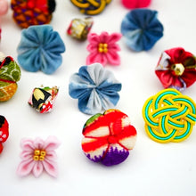 Load image into Gallery viewer, pink&amp;pink flowers lapel pin 2pcs, Japanese traditional crepe work