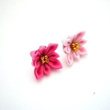 Load image into Gallery viewer, pink&amp;pink flowers lapel pin 2pcs, Japanese traditional crepe work