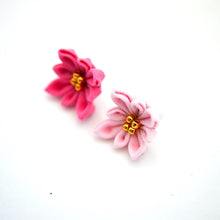 Load image into Gallery viewer, pink&amp;pink flowers lapel pin 2pcs, Japanese traditional crepe work
