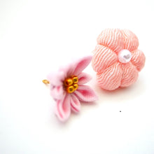 Load image into Gallery viewer, light pink flowers lapel pin 2pcs, Japanese traditional crepe work