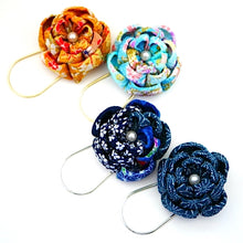 Load image into Gallery viewer, blue mix color flower kilt pin, shawl pin brooch, scarf clip, scarf stopper
