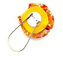 Load image into Gallery viewer, orange flower kilt pin, scarf fastener, brooch pin, scarf clip