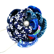 Load image into Gallery viewer, blue mix color flower kilt pin, shawl pin brooch, scarf clip, scarf stopper
