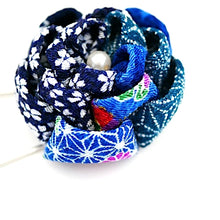 Load image into Gallery viewer, blue mix color flower kilt pin, shawl pin brooch, scarf clip, scarf stopper