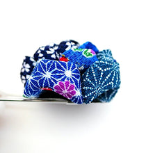 Load image into Gallery viewer, blue mix color flower kilt pin, shawl pin brooch, scarf clip, scarf stopper