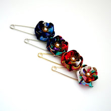Load image into Gallery viewer, white&amp;mix color flower kilt pin, scarf fastener, brooch pin, scarf clip