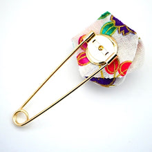 Load image into Gallery viewer, white&amp;mix color flower kilt pin, scarf fastener, brooch pin, scarf clip