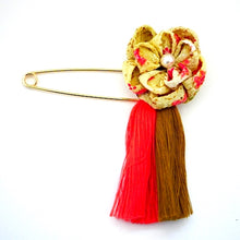 Load image into Gallery viewer, yellow flower&amp;tassel kilt pin, scarf fastener, brooch pin, Japanese handcraft