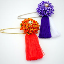 Load image into Gallery viewer, orange flower&amp;tassel kilt pin, scarf fastener, brooch pin, Japan handcraft