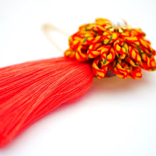 Load image into Gallery viewer, orange flower&amp;tassel kilt pin, scarf fastener, brooch pin, Japan handcraft