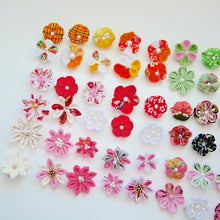 Cargar imagen en el visor de la galería, 2pcs Tsumami-zaiku brooches, accessory, Japan Handmade