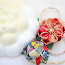 Cargar imagen en el visor de la galería, yellow&amp;white flower fragrance stone, diffuser ceramic aroma pot