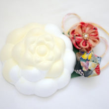 Cargar imagen en el visor de la galería, yellow&amp;white flower fragrance stone, diffuser ceramic aroma pot