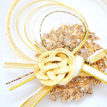 Load image into Gallery viewer, mizuhiki brooch pin, gold metal brooch accessory