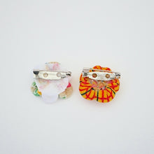 Cargar imagen en el visor de la galería, 2pcs Tsumami-zaiku brooches, accessory, Japan Handmade