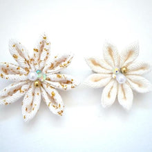 Cargar imagen en el visor de la galería, 2pcs White Flower Brooches, Accessory, Japan Handmade, Fashion Accessories