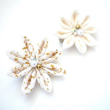 Cargar imagen en el visor de la galería, 2pcs White Flower Brooches, Accessory, Japan Handmade, Fashion Accessories