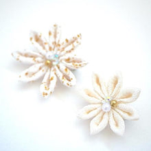 Cargar imagen en el visor de la galería, 2pcs White Flower Brooches, Accessory, Japan Handmade, Fashion Accessories