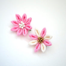 Load image into Gallery viewer, 2pcs Flower Brooches, Accessory, Handmade, Jewelry