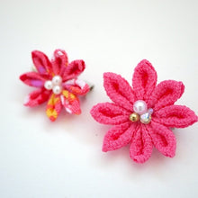 Load image into Gallery viewer, 2pcs Pink flower brooches, accessory, Japan Handmade, fashion accessories