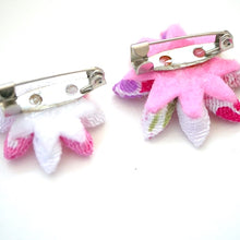 将图片加载到图库查看器，2pcs Pink&amp;White flower brooches, accessory, Japan Handmade, fashion accessories