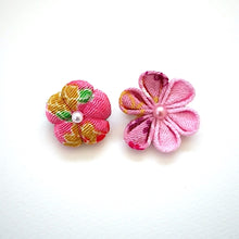 Load image into Gallery viewer, 2pcs Pink flower brooches, accessory, Japan Handmade, fashion accessories