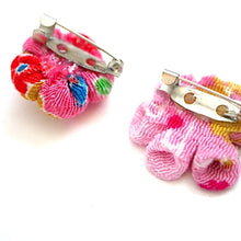 Load image into Gallery viewer, 2pcs Pink flower brooches, accessory, Japan Handmade, fashion accessories