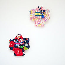Load image into Gallery viewer, Red&amp;Blue Kimono-shaped brooch, handmade