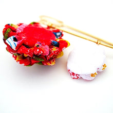 Load image into Gallery viewer, red flower kilt pin, scarf pin, brooch pin, Japan handmade, handcrafted