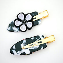 Load image into Gallery viewer, 2pcs balack&amp;white base hair clip, hair accessory, handmade