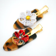 Load image into Gallery viewer, 2pcs bekko base with Tsumami-zaiku flower hair clip, hair accessory