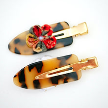 Load image into Gallery viewer, 2pcs bekko base with Tsumami-zaiku flower hair clip, hair accessory