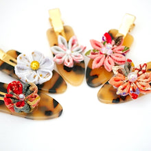 Load image into Gallery viewer, 2pcs bekko base with Tsumami-zaiku flower hair clip, hair accessory