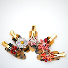 Load image into Gallery viewer, 2pcs bekko base with Tsumami-zaiku flower hair clip, hair accessory, Japanese accessory